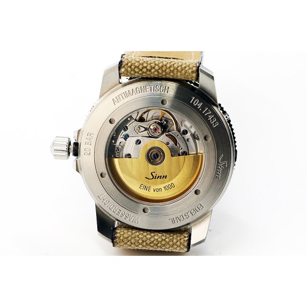 ジン　パイロットウォッチ　１０４　１０４．ＳＴ．ＳＡ．Ａ　青文字盤　裏面拡大