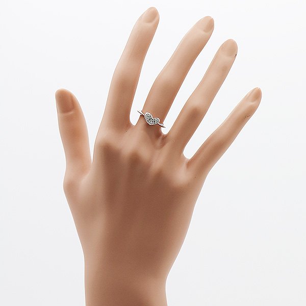 K18WG ダイアイリリング 0.12ct 2.40g　装着イメージ