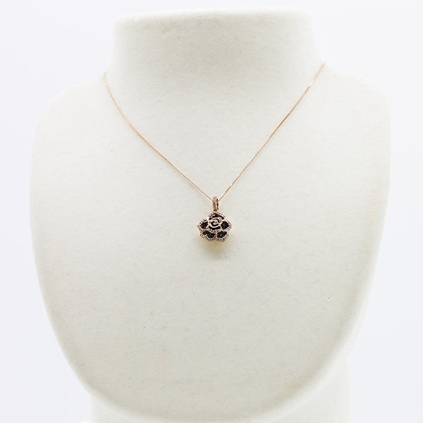 K18PG ダイアイリペンダントネックレス 0.50ct 3.50g　装着イメージ