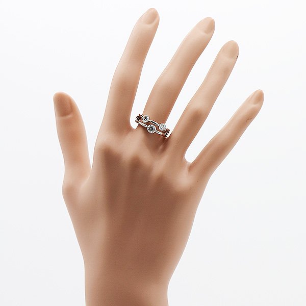 PT900 ダイアイリリング 1.00ct 7.60g　装着イメージ