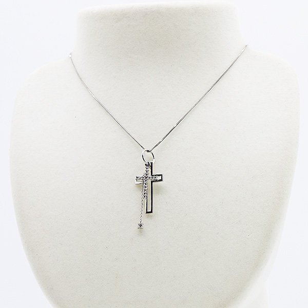 K18WG ダイアイリペンダントネックレス 0.05ct 0.20ct 4.60g　装着イメージ