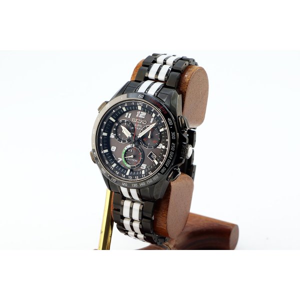 セイコー　アストロン ＳＢＸＢ０３７ 黒文字盤 ジウジアロー２１０５年限定　サイド