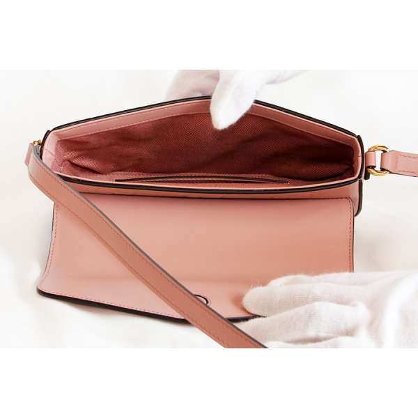 グッチ　GGスーパーミニ ショルダーバック 772794 525040 ピンク　中身