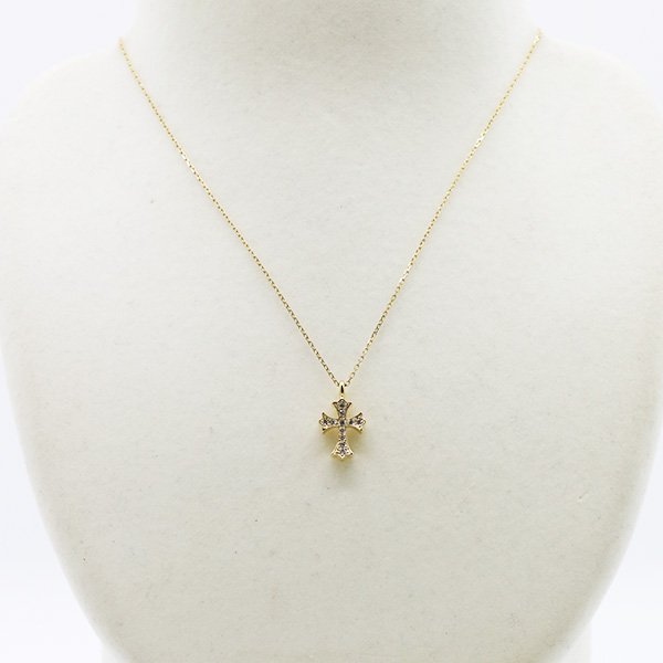 ヴァーゴ Vago　K18 アイボリータワー クロス ダイアイリペンダントネックレス 0.11ct 3.50g　装着イメージ