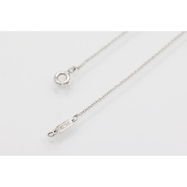 ティファニー　750WG トリプルインターロッキング ダイアイリペンダントネックレス 4.20g　留め具外したイメージ