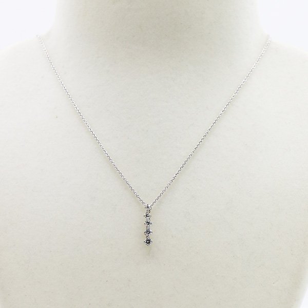 ミキモト　K18WG ダイアイリペンダントネックレス 0.28ct　装着イメージ