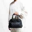 ルイ・ヴィトン　ネオアルマBB M44829 ノワール　持ったイメージ