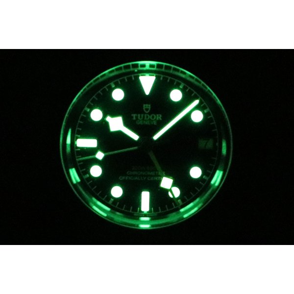 チューダー　ブラックベイ　プロ　ＧＭＴ　７９４７０　黒文字盤　ライト暗闇
