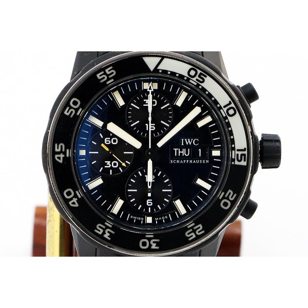 ＩＷＣ　アクアタイマー２０００　クロノ　ＩＷ３６７６７０５　黒文字盤　ガラパゴス限定　表面拡大