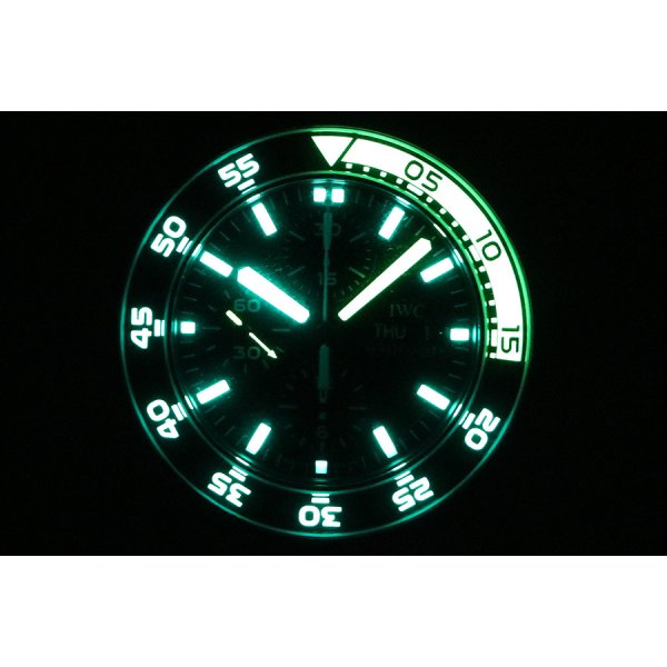 ＩＷＣ　アクアタイマー２０００　クロノ　ＩＷ３６７６７０５　黒文字盤　ガラパゴス限定　ライト暗闇